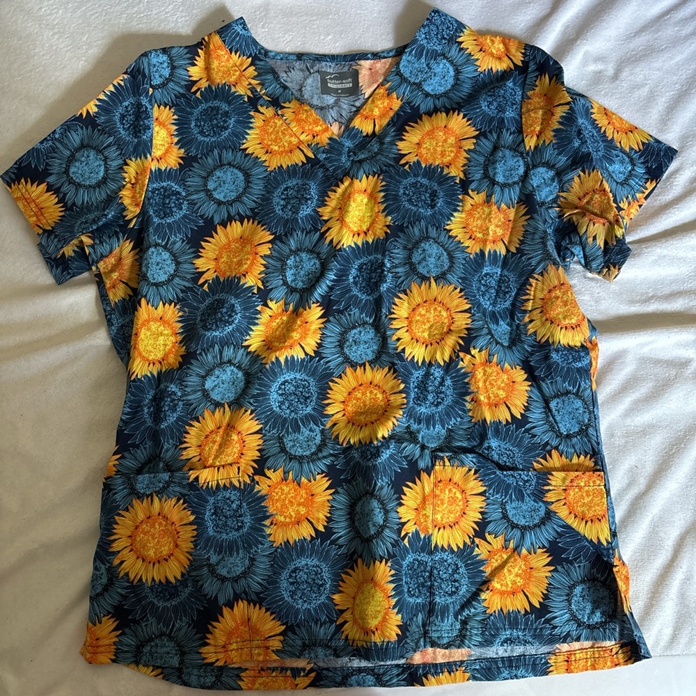 Women’s scrub top